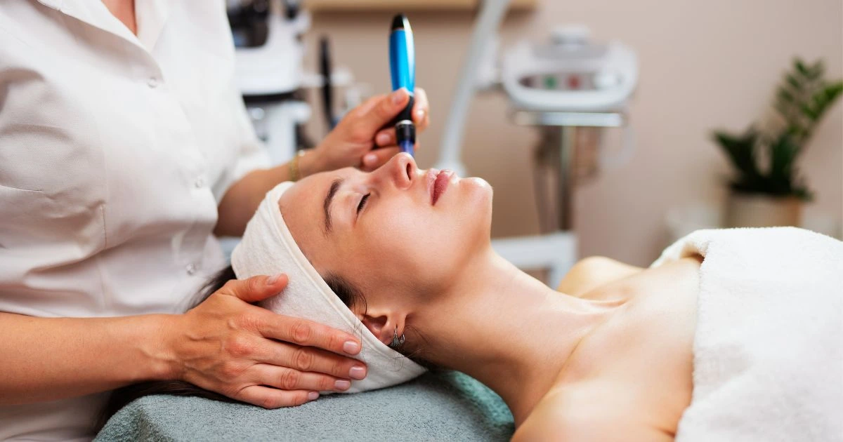 Non-surgical eyelid lift using Neogen Plasma technology in Pace, FL.